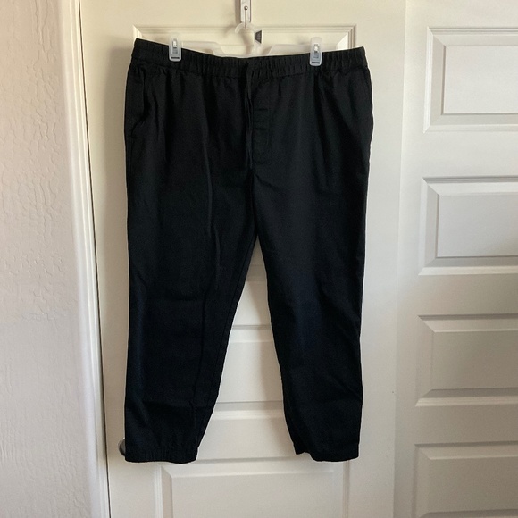 Banana Republic Traveler Relaxed Tapered Fit Black Pull on Pants - Size … - Picture 1 of 9